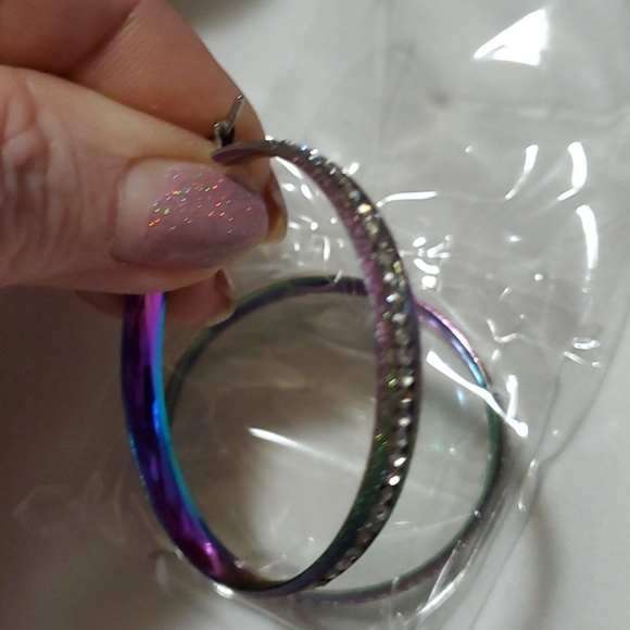 NIB HOOP EARRINGS - Picture 4 of 7
